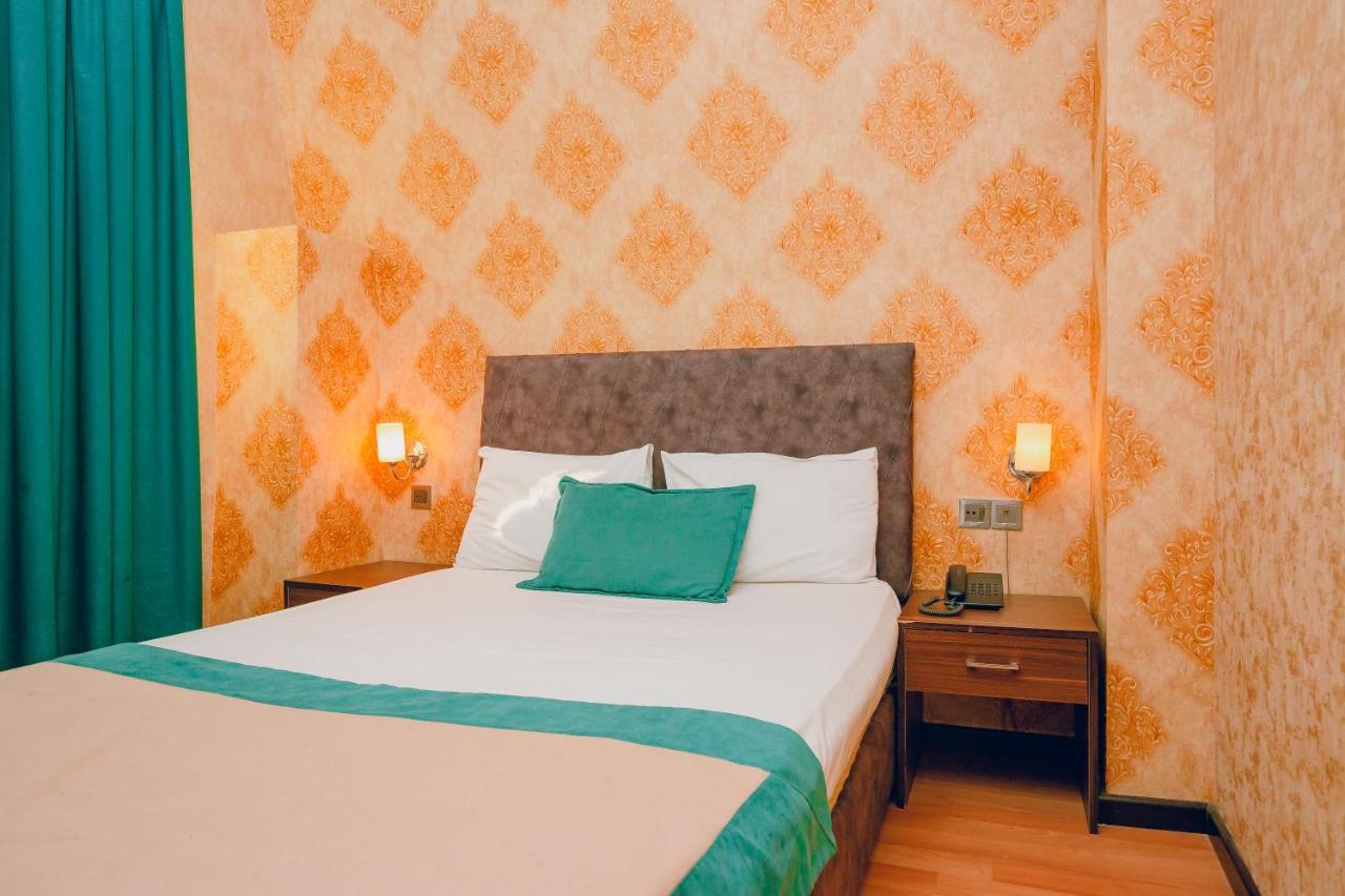 The Center Hotel Baky Esterno foto