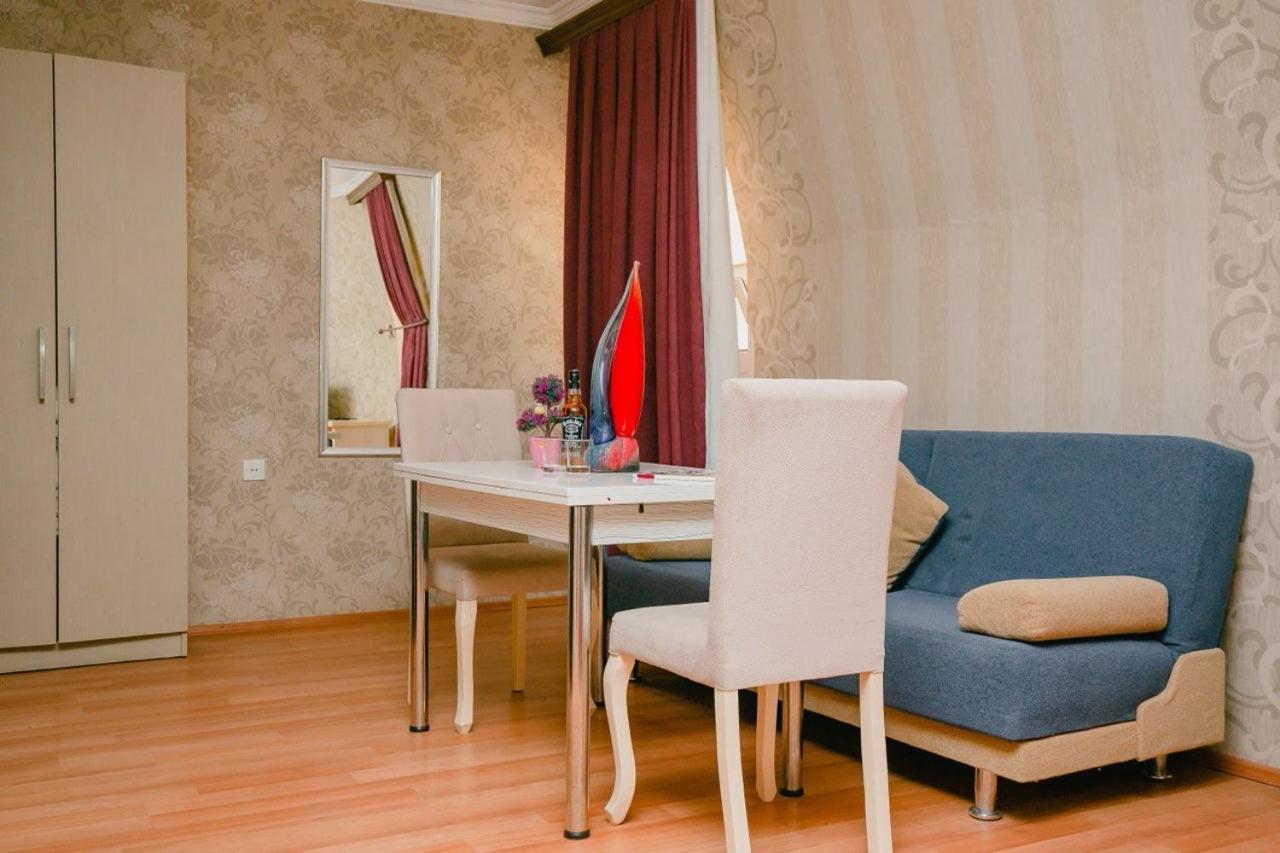 The Center Hotel Baky Esterno foto