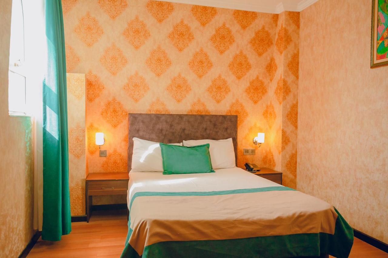 The Center Hotel Baky Esterno foto